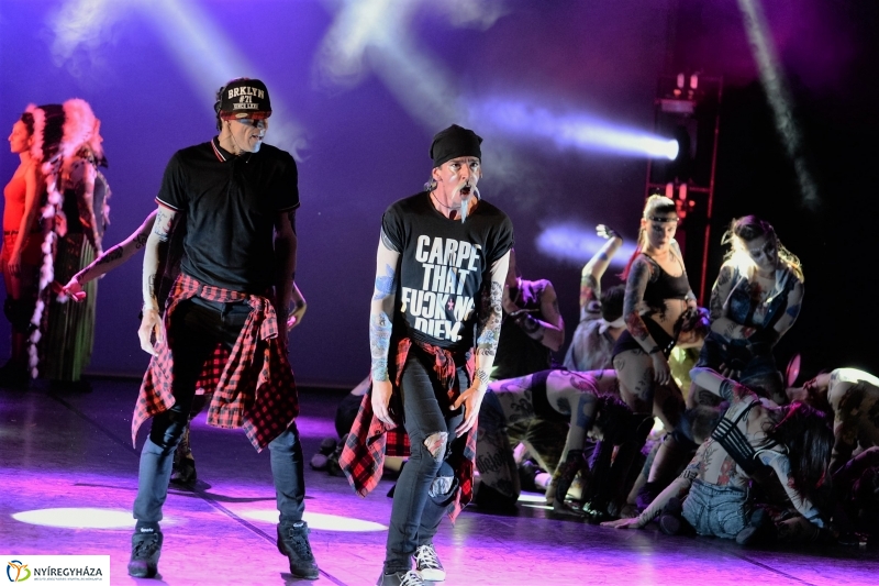 Képzelt riport egy amerikai popfesztiválról-sajtófotózás