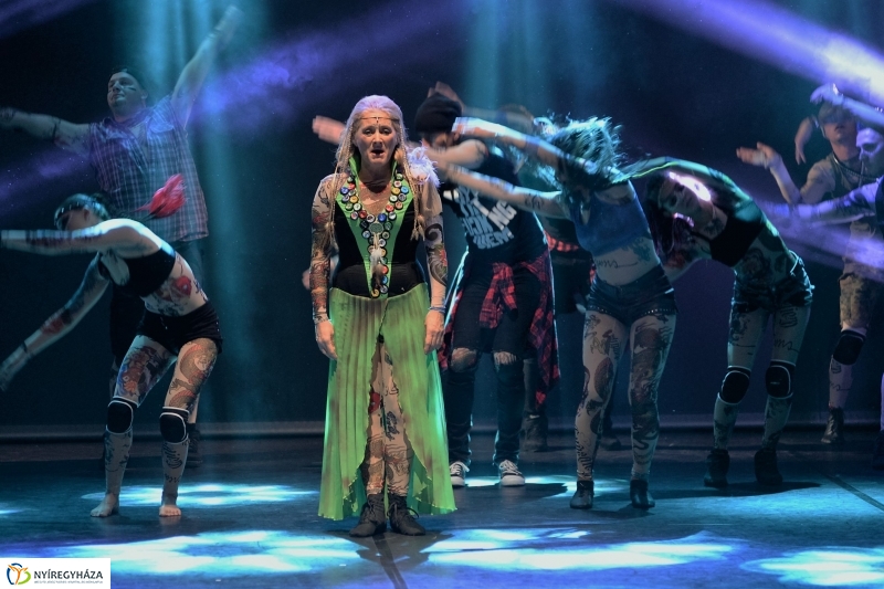 Képzelt riport egy amerikai popfesztiválról-sajtófotózás