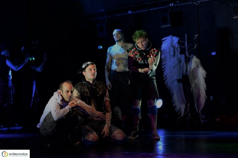 Képzelt riport egy amerikai popfesztiválról-sajtófotózás