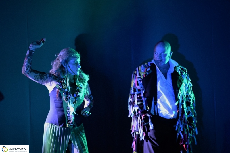 Képzelt riport egy amerikai popfesztiválról-sajtófotózás