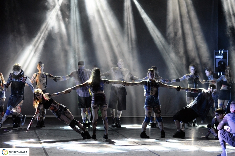 Képzelt riport egy amerikai popfesztiválról-sajtófotózás