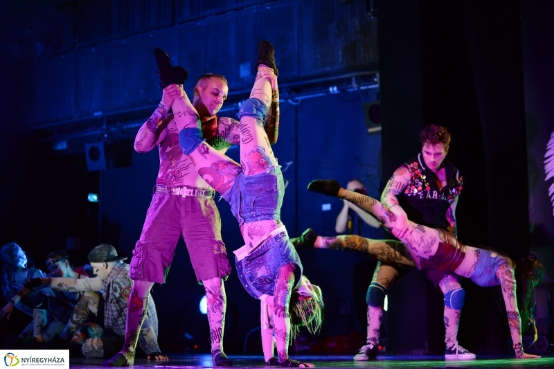 Képzelt riport egy amerikai popfesztiválról-sajtófotózás