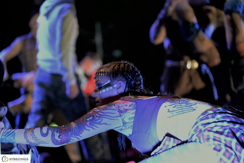 Képzelt riport egy amerikai popfesztiválról-sajtófotózás