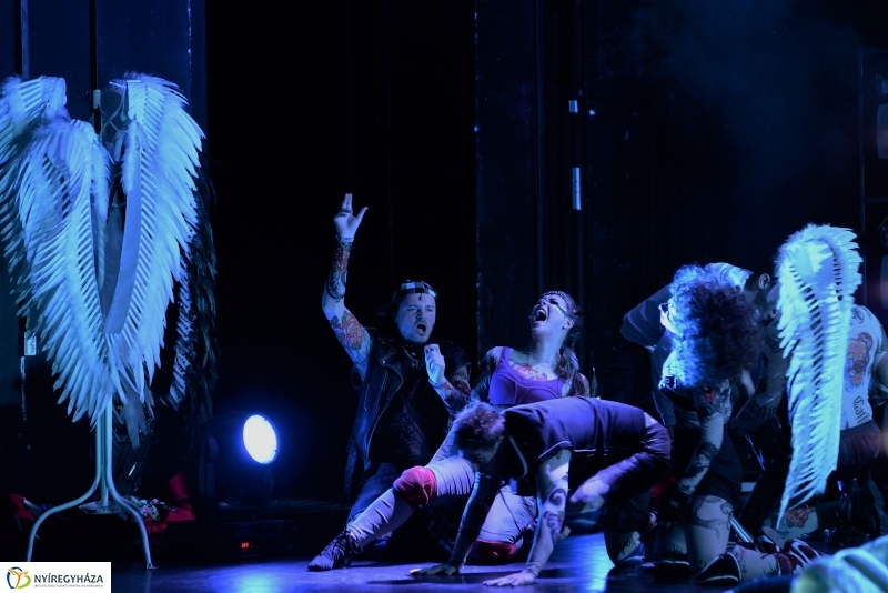 Képzelt riport egy amerikai popfesztiválról-sajtófotózás