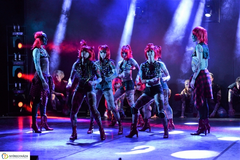 Képzelt riport egy amerikai popfesztiválról-sajtófotózás