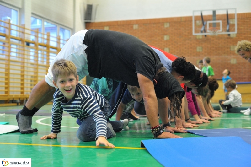 Mozdulj Nyíregyháza - családi jóga - fotó Szarka Lajos