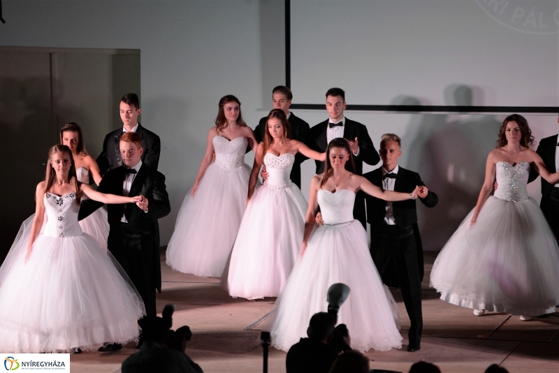 Szalagavató a Vasvári Pál Gimnáziumban