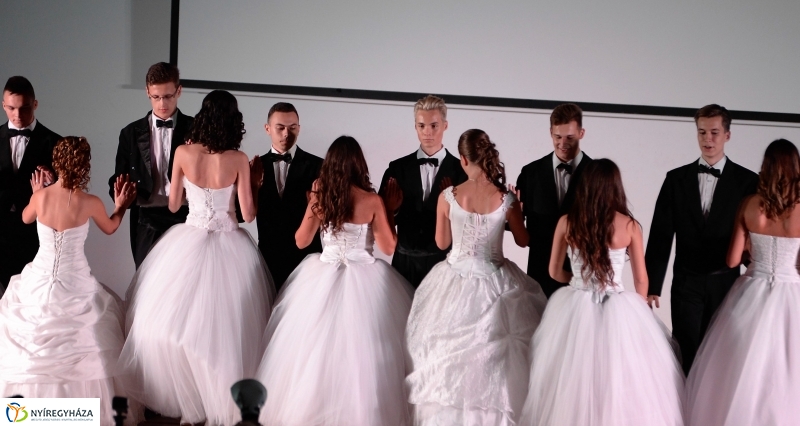 Szalagavató a Vasvári Pál Gimnáziumban