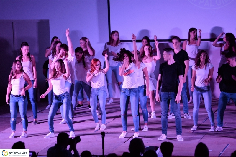 Szalagavató a Vasvári Pál Gimnáziumban