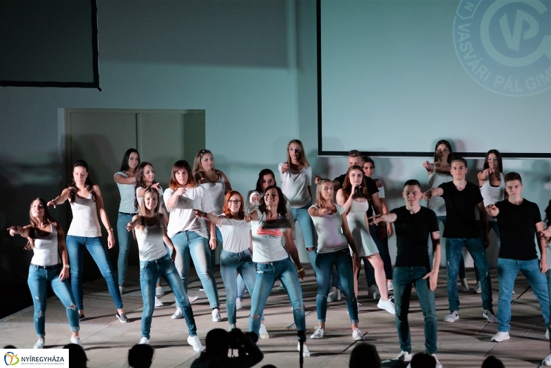 Szalagavató a Vasvári Pál Gimnáziumban