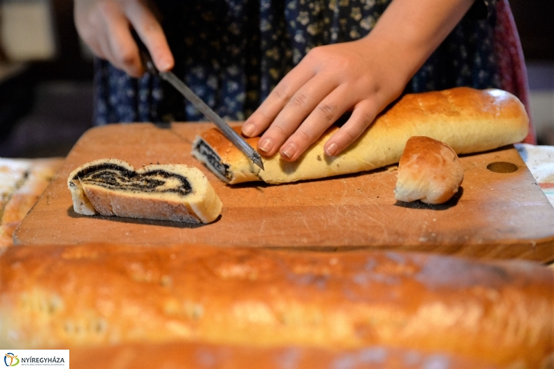 A kalács is kisült a Tirpák Lakodalom vendégei részére