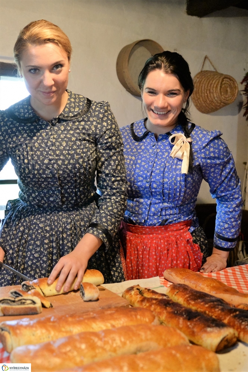 A kalács is kisült a Tirpák Lakodalom vendégei részére