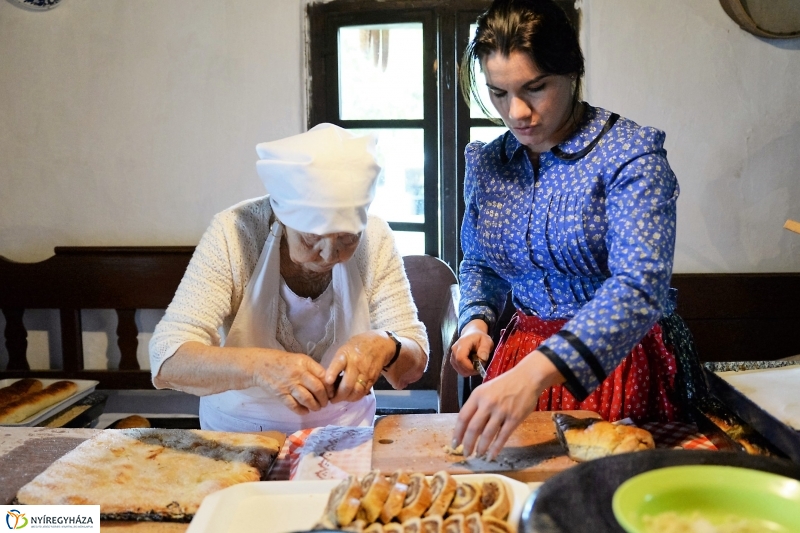 A kalács is kisült a Tirpák Lakodalom vendégei részére