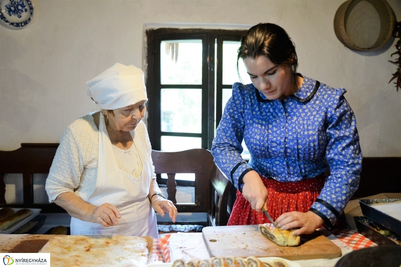 A kalács is kisült a Tirpák Lakodalom vendégei részére