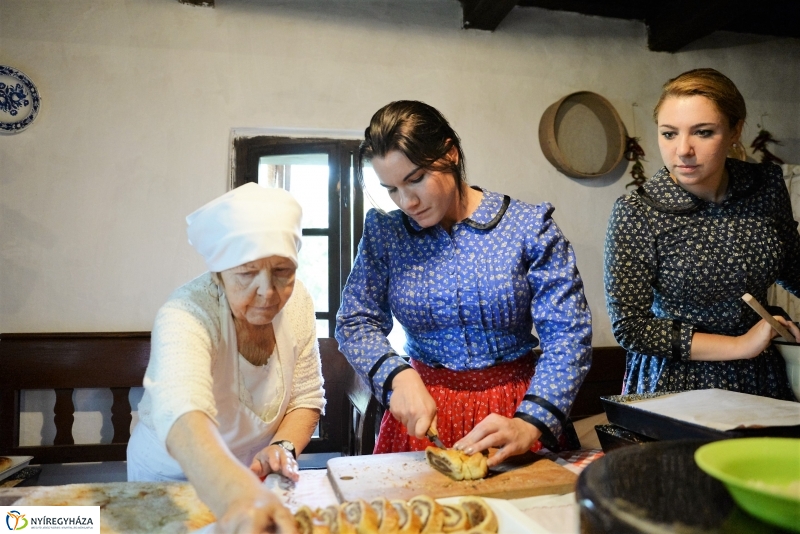 A kalács is kisült a Tirpák Lakodalom vendégei részére