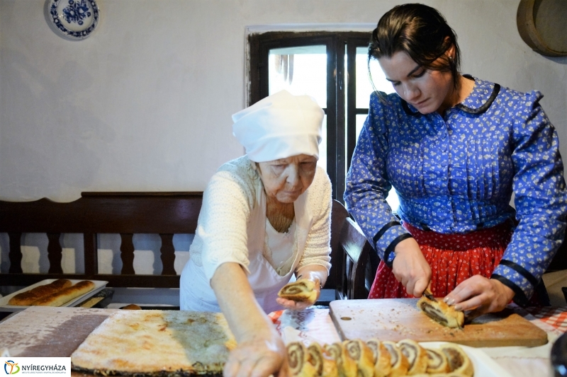 A kalács is kisült a Tirpák Lakodalom vendégei részére