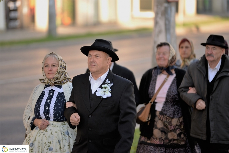 Tirpák esketés a templomban