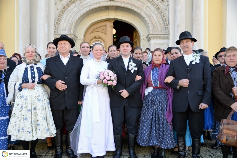 Tirpák esketés a templomban