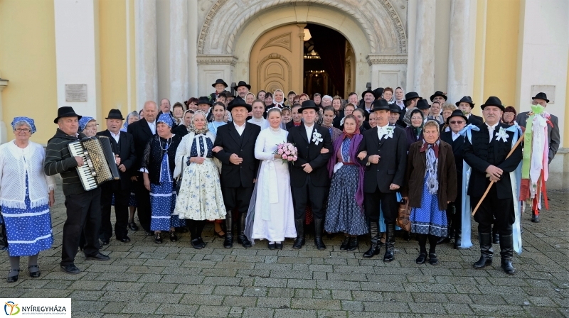 Tirpák esketés a templomban
