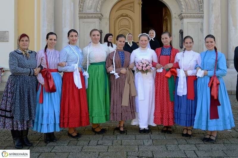 Tirpák esketés a templomban