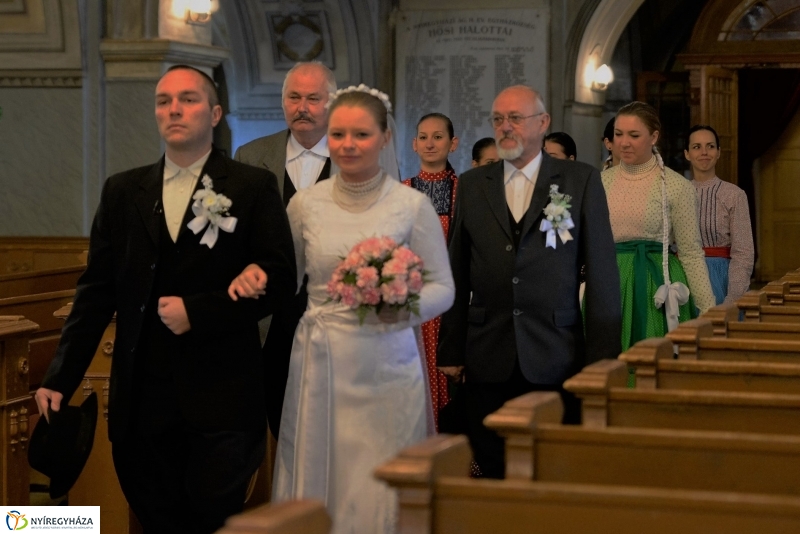 Tirpák esketés a templomban