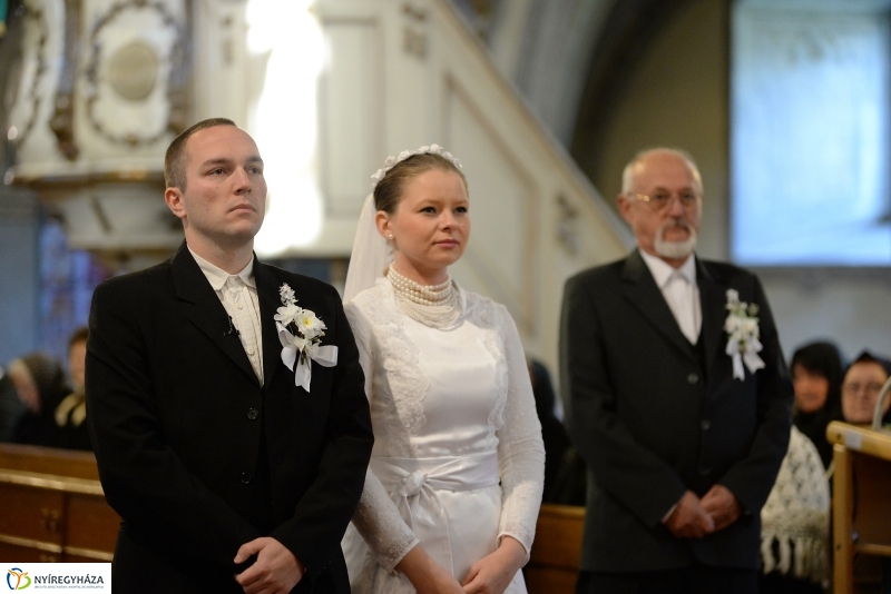 Tirpák esketés a templomban
