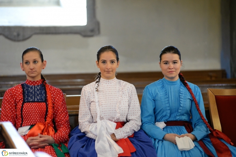 Tirpák esketés a templomban