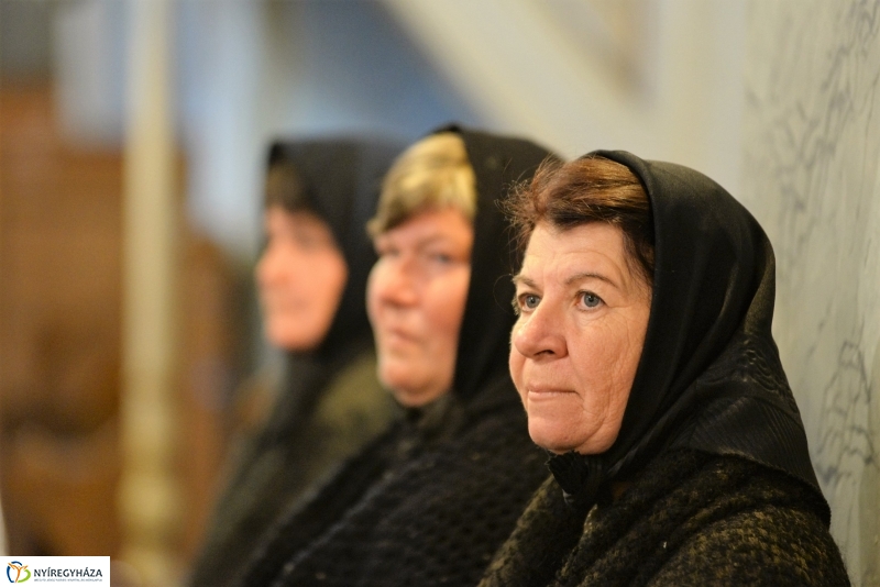 Tirpák esketés a templomban