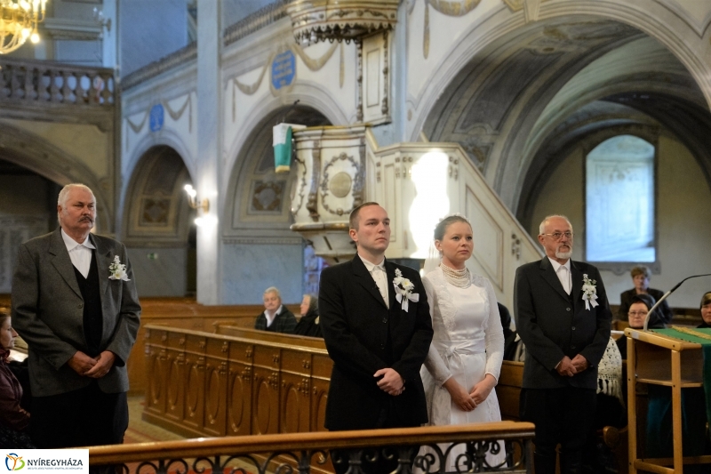 Tirpák esketés a templomban