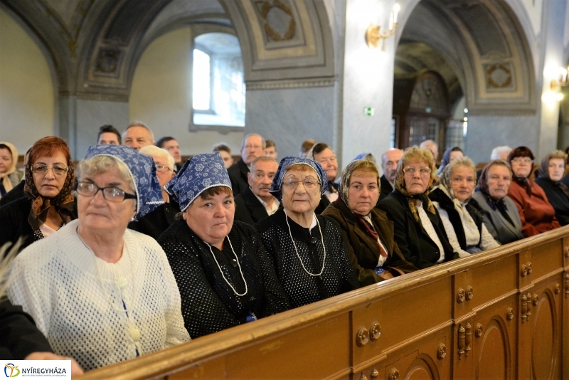 Tirpák esketés a templomban