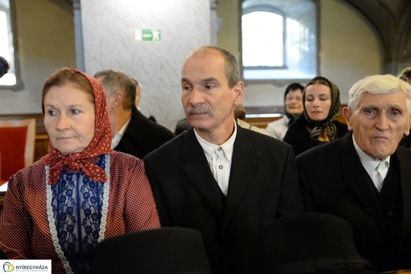 Tirpák esketés a templomban