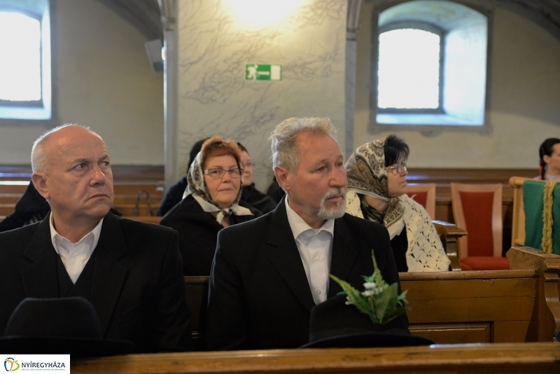 Tirpák esketés a templomban