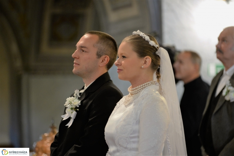 Tirpák esketés a templomban