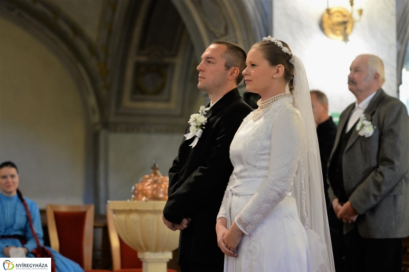 Tirpák esketés a templomban