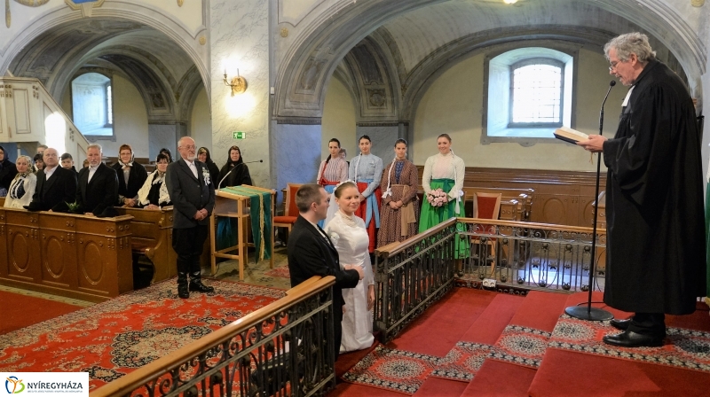 Tirpák esketés a templomban