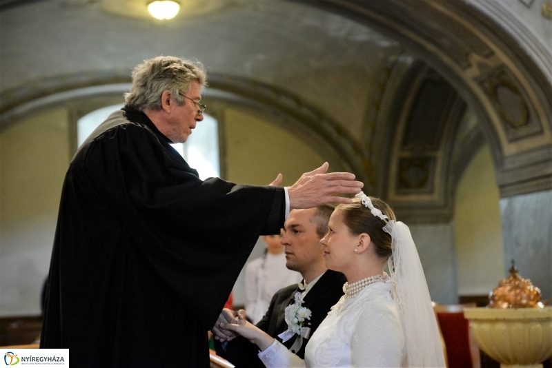 Tirpák esketés a templomban