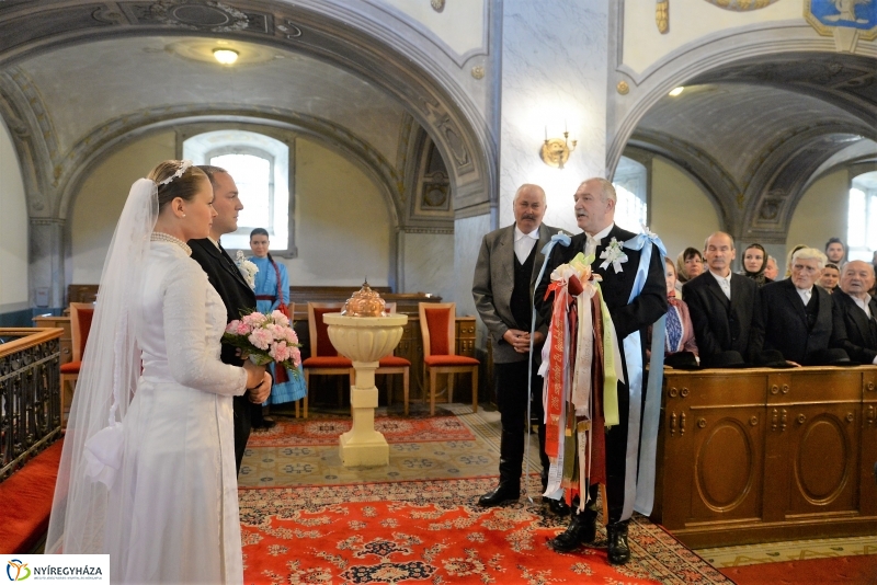 Tirpák esketés a templomban