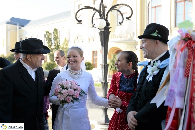 Tirpák esketés a templomban