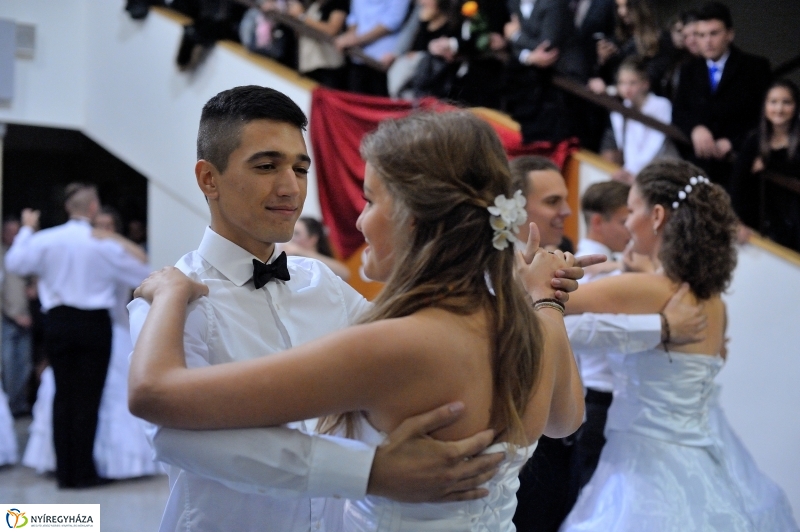 Szalagavató műsor a Szent Imre gimnáziumban - fotó Szarka Lajos