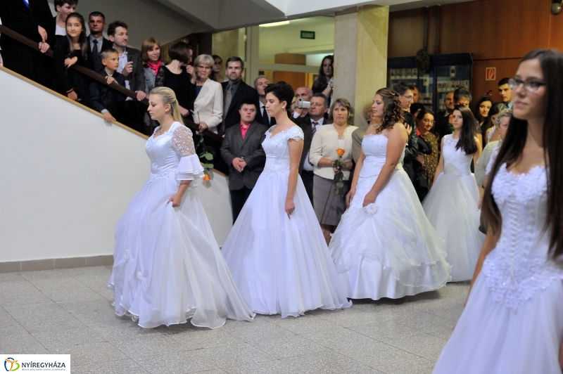 Szalagavató műsor a Szent Imre gimnáziumban - fotó Szarka Lajos