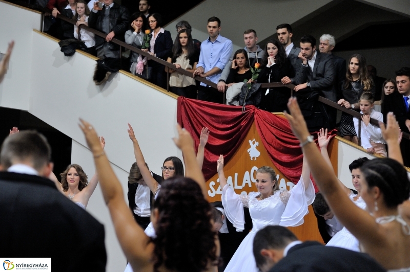 Szalagavató műsor a Szent Imre gimnáziumban - fotó Szarka Lajos