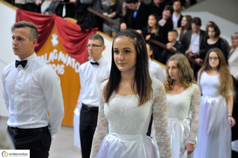 Szalagavató műsor a Szent Imre gimnáziumban - fotó Szarka Lajos