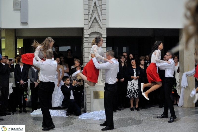 Szalagavató műsor a Szent Imre gimnáziumban - fotó Szarka Lajos
