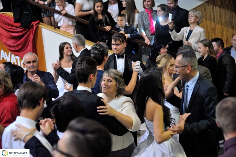 Szalagavató műsor a Szent Imre gimnáziumban - fotó Szarka Lajos