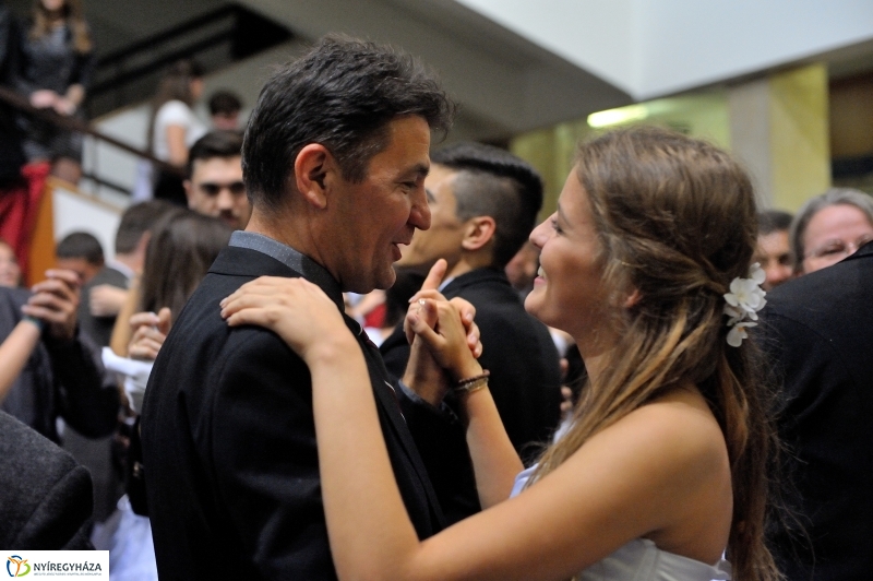 Szalagavató műsor a Szent Imre gimnáziumban - fotó Szarka Lajos