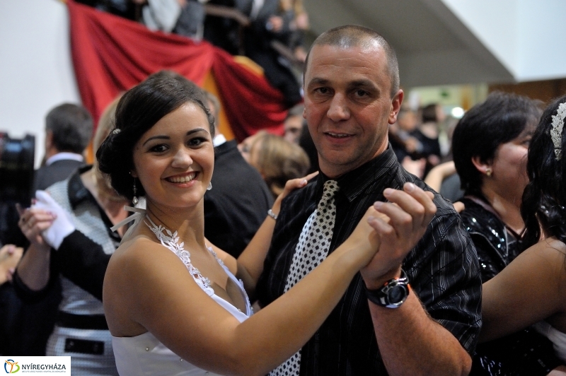 Szalagavató műsor a Szent Imre gimnáziumban - fotó Szarka Lajos