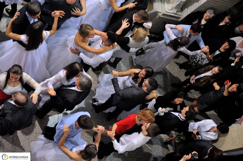 Szalagavató műsor a Szent Imre gimnáziumban - fotó Szarka Lajos