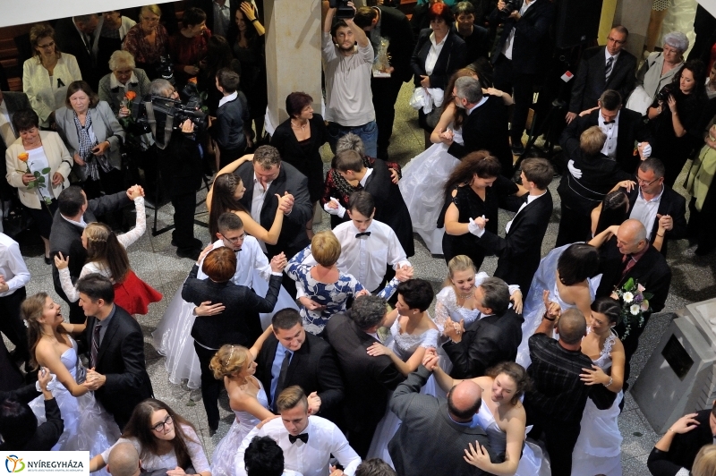 Szalagavató műsor a Szent Imre gimnáziumban - fotó Szarka Lajos