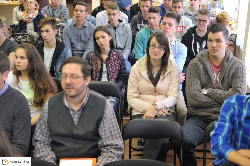 Ifjúsági találkozó a Köz-pontban - fotó Szarka Lajos