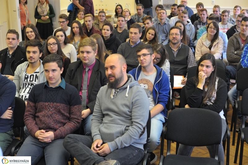 Ifjúsági találkozó a Köz-pontban - fotó Szarka Lajos